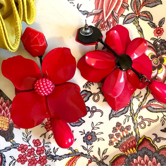 New! Oversized Summer Floral Statement Earrings 🌺🌼🌸 - Picture 16 of 16